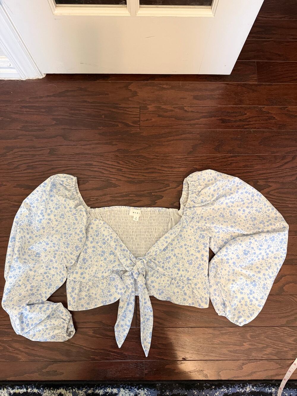 MABLE Blue White Floral Tie Front Puff Sleeve Crop Top Medium